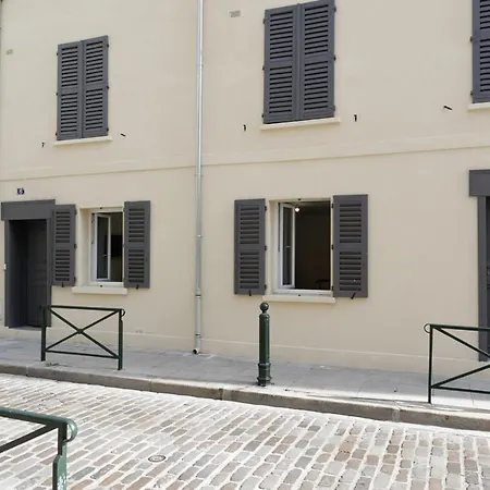 Cosy Quai Dion Bouton Пюто