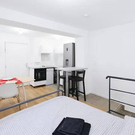 Cosy Quai Dion Bouton Apartment