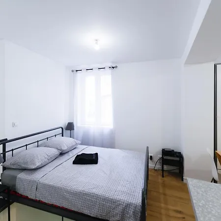 Cosy Quai Dion Bouton Apartment *